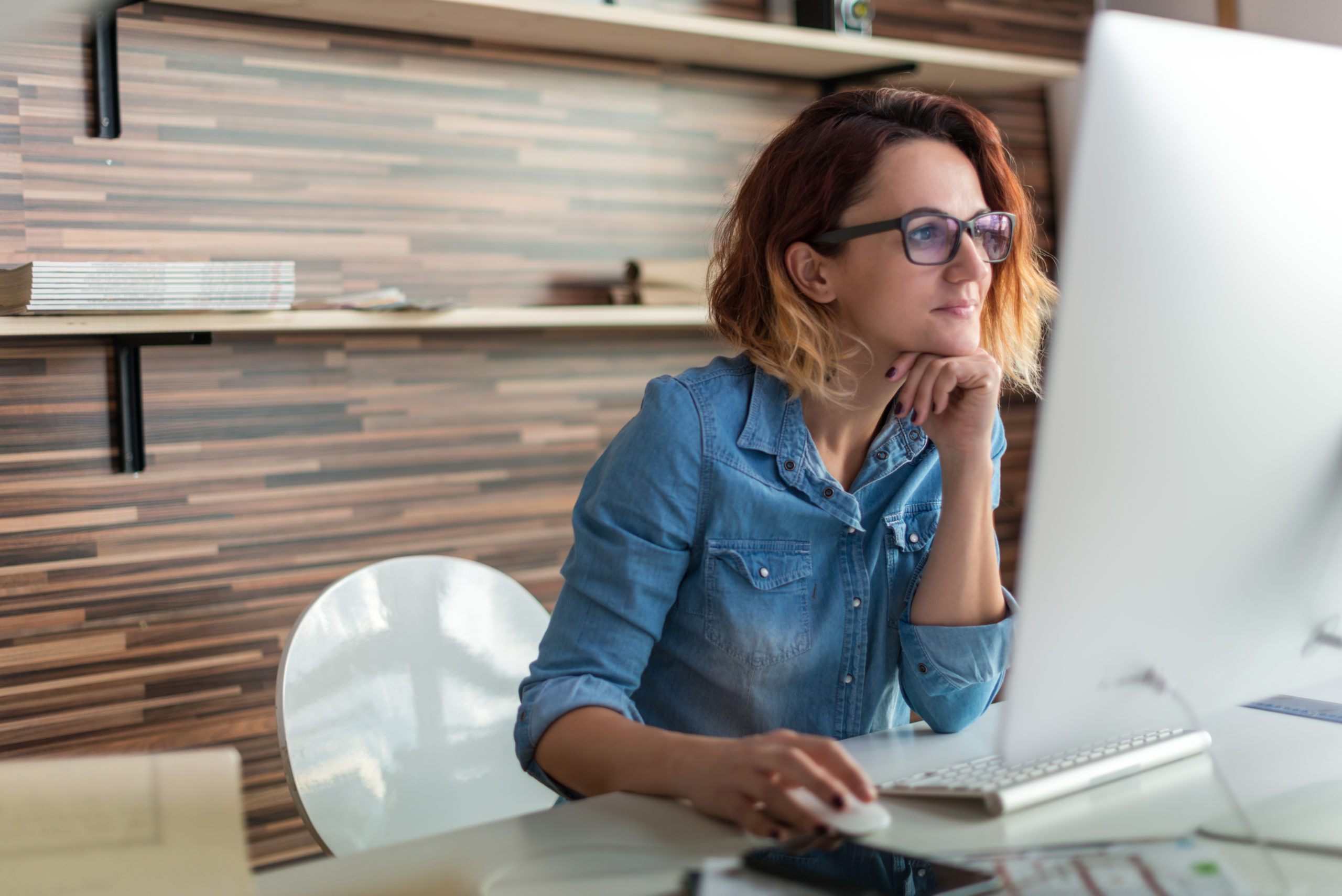 Woman learning in front of a laptop..